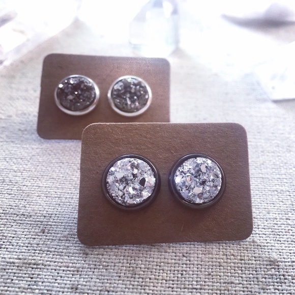2 pairs-Druzy stud earrings, silver and gunmetal - Picture 1 of 6
